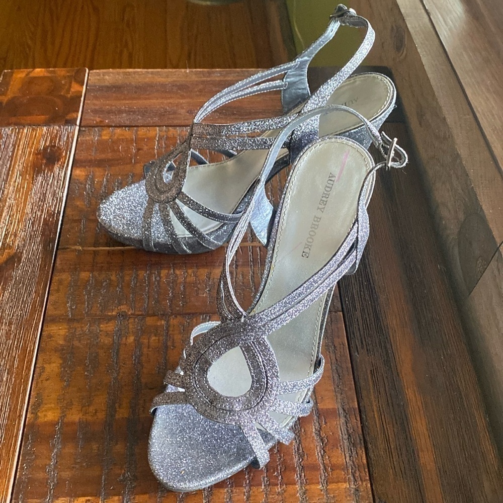 Let’s Dance Audrey Brooke Shimmery Silver Lilac Purple Kelly Heels size 10 - Picture 9 of 9